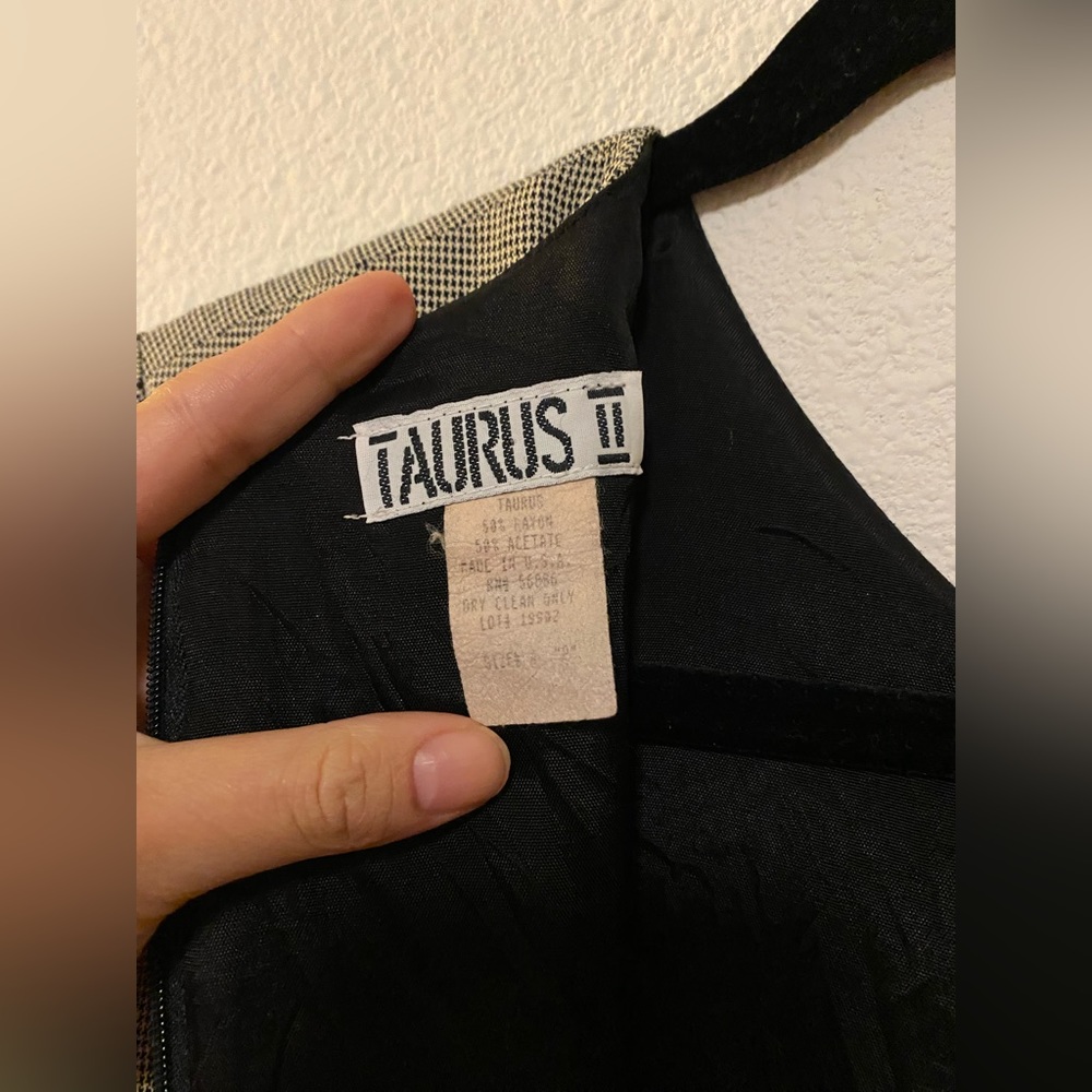 Taurus II Vintage Dress - Picture 11 of 11